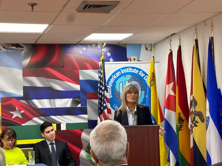Presentation of “Chávez de Frente y de Perfil”: A Distinguished Achievement by Dr. Virginia Contreras